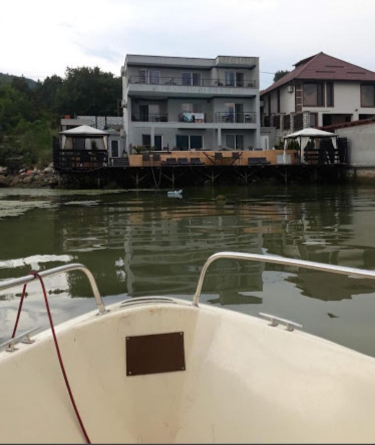 New Exclusive Hotel Ieşelniţa Buitenkant foto
