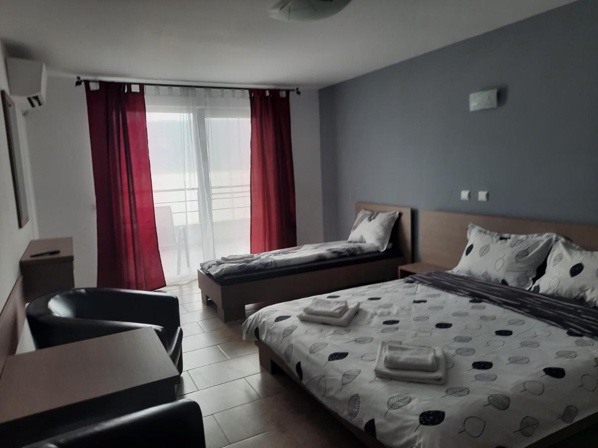 New Exclusive Hotel Ieşelniţa Buitenkant foto